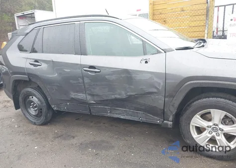 2020 Toyota Rav4 Xle z USA, uszkodzony, nr VIN 2T3P1RFV5LC111826